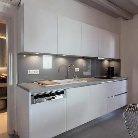 Iliana 1 & 2 W Shared Pool, Ornos, Mykonos Орнос