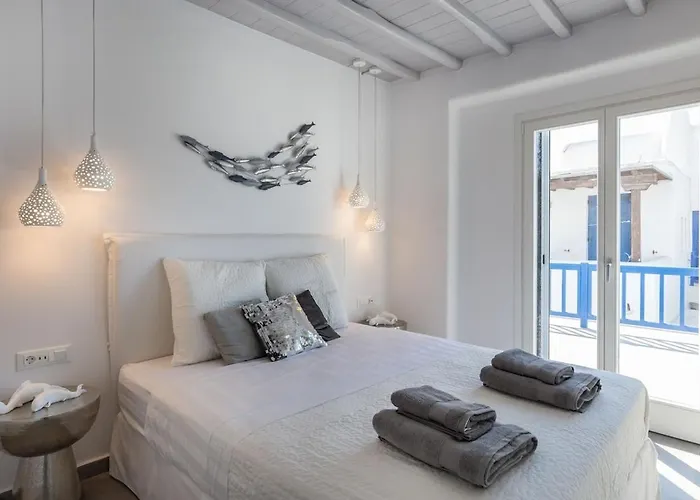 Iliana 1 & 2 W Shared Pool, Ornos, Mykonos Ornósz