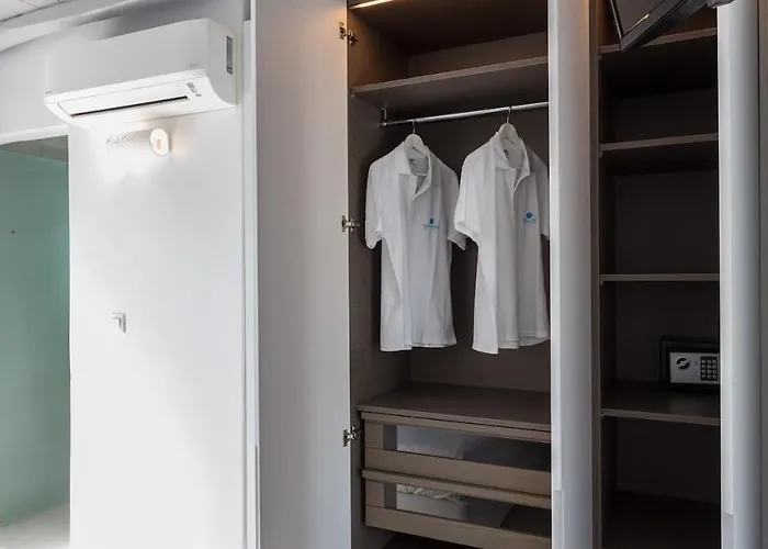 Iliana 1 & 2 W Shared Pool, Ornos, Mykonos * Ornósz