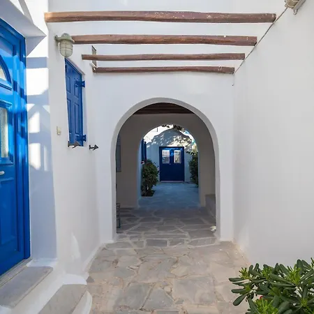 Iliana 1 & 2 W Shared Pool, Ornos, Mykonos Ornósz